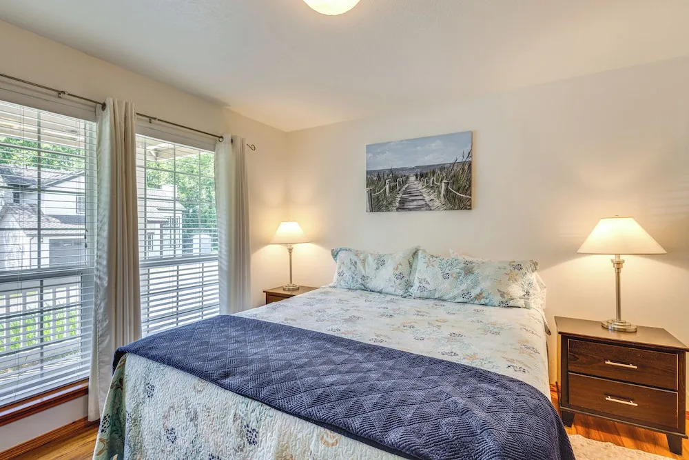 Half Mi to Beach: Rockaway Beach Home w/ Grill!
