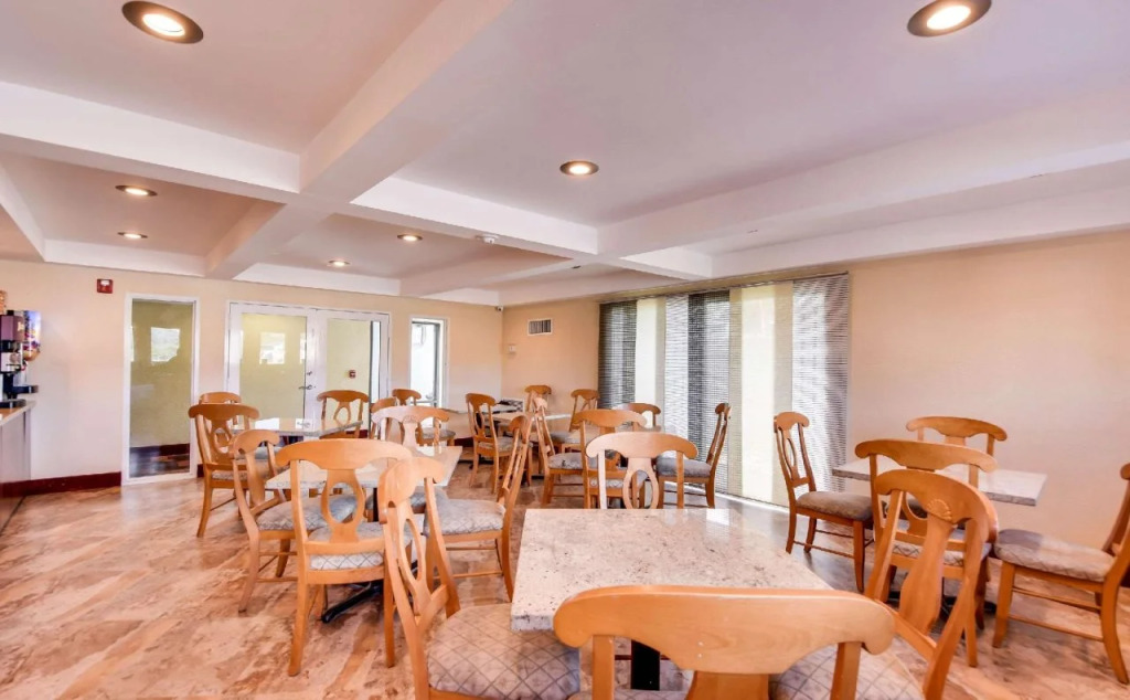 Econo Lodge Tampa near Busch Gardens