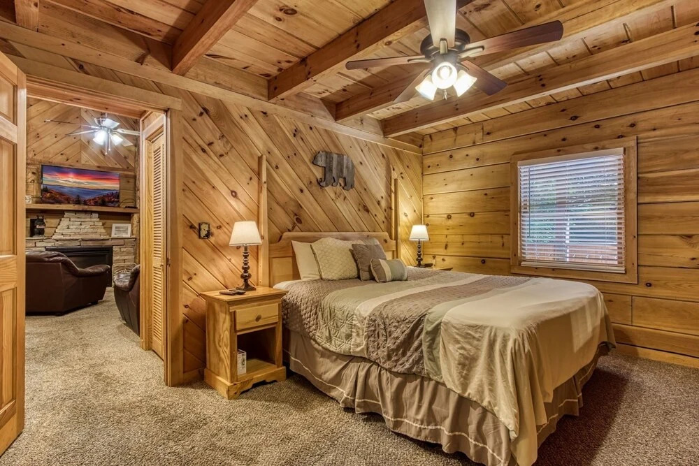 ER96 - Squirrels Leap - Great Location! Close to Town! cabin