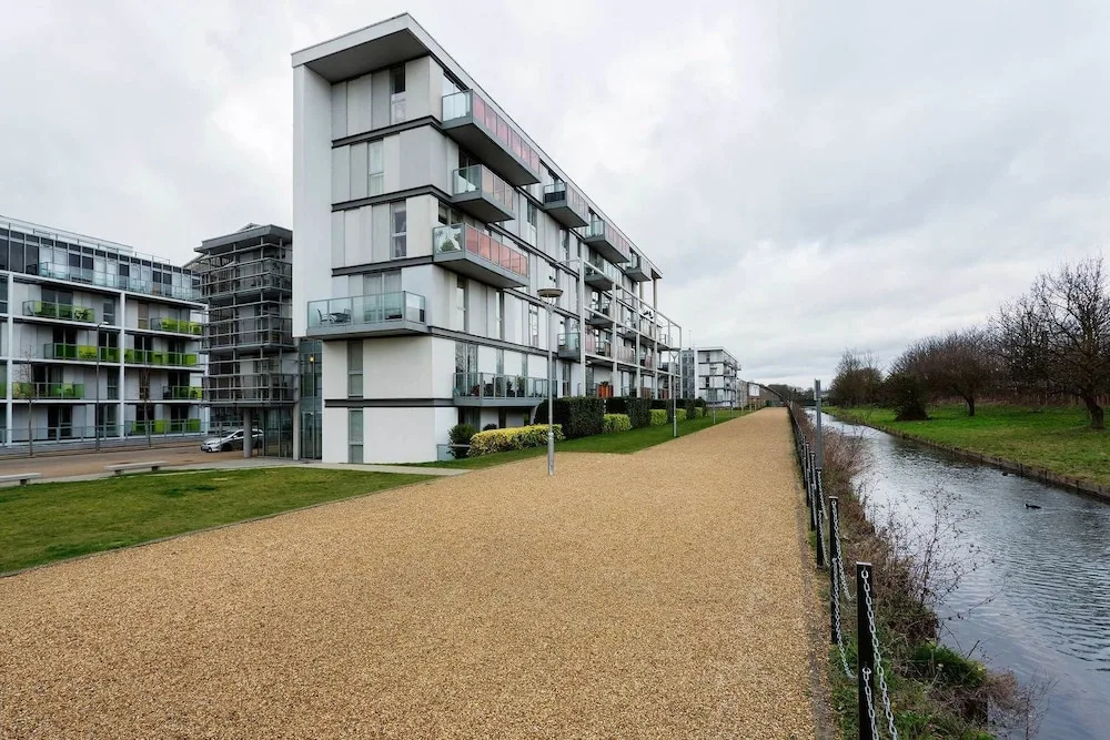 Veeve - Canal side Crouch End