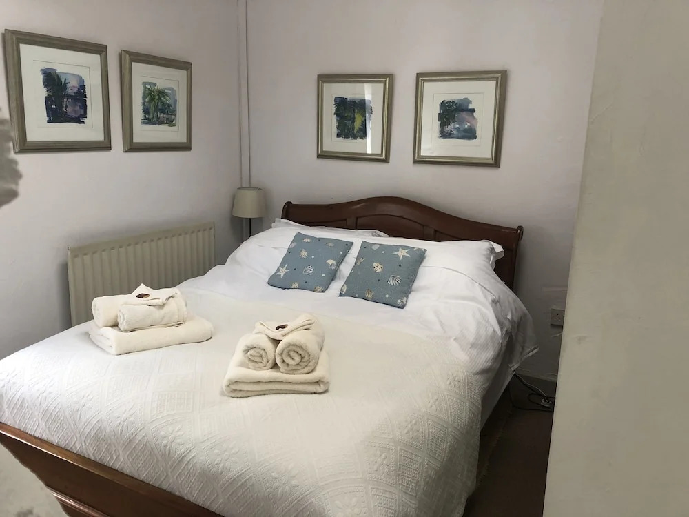 Coedmor Barn, Romantic Cottage in Snowdonia National Park. Stay in the Woodland's Heart!