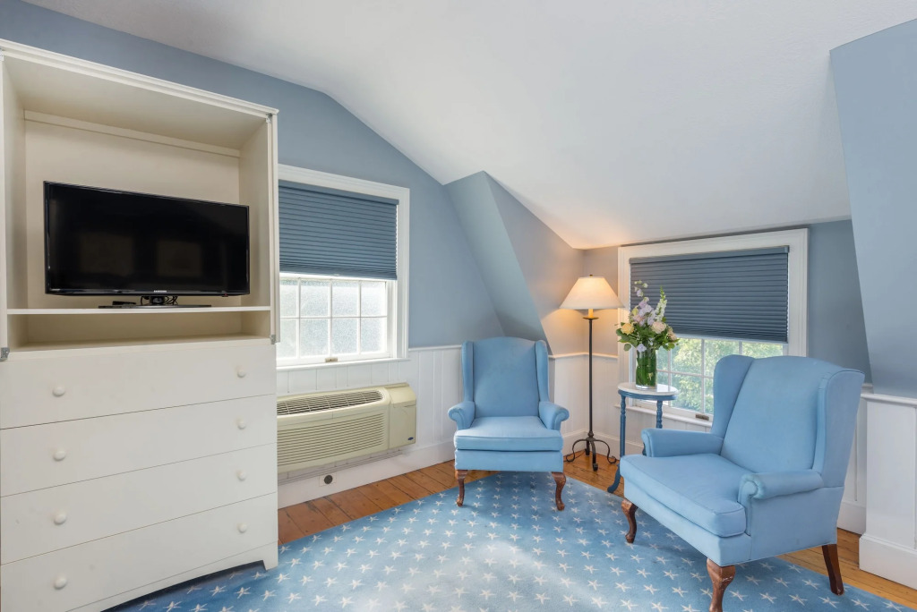 Breakwater Inn