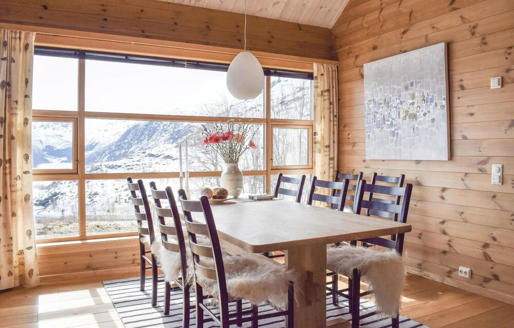 Nice Home in Røldal With 4 Bedrooms