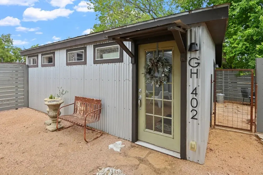 Gausthaus 402 1 Bedroom Cottage by RedAwning