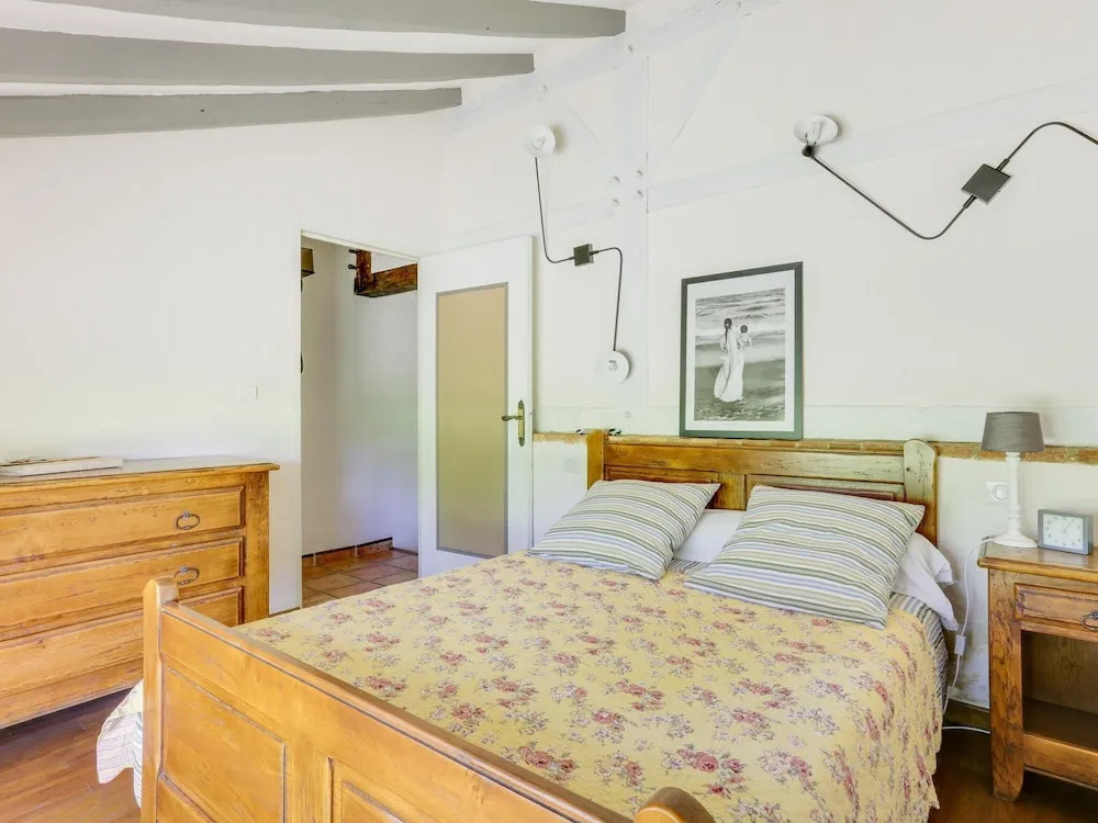 Holiday Home in Laluque with Terrace, Garden And Barbecue