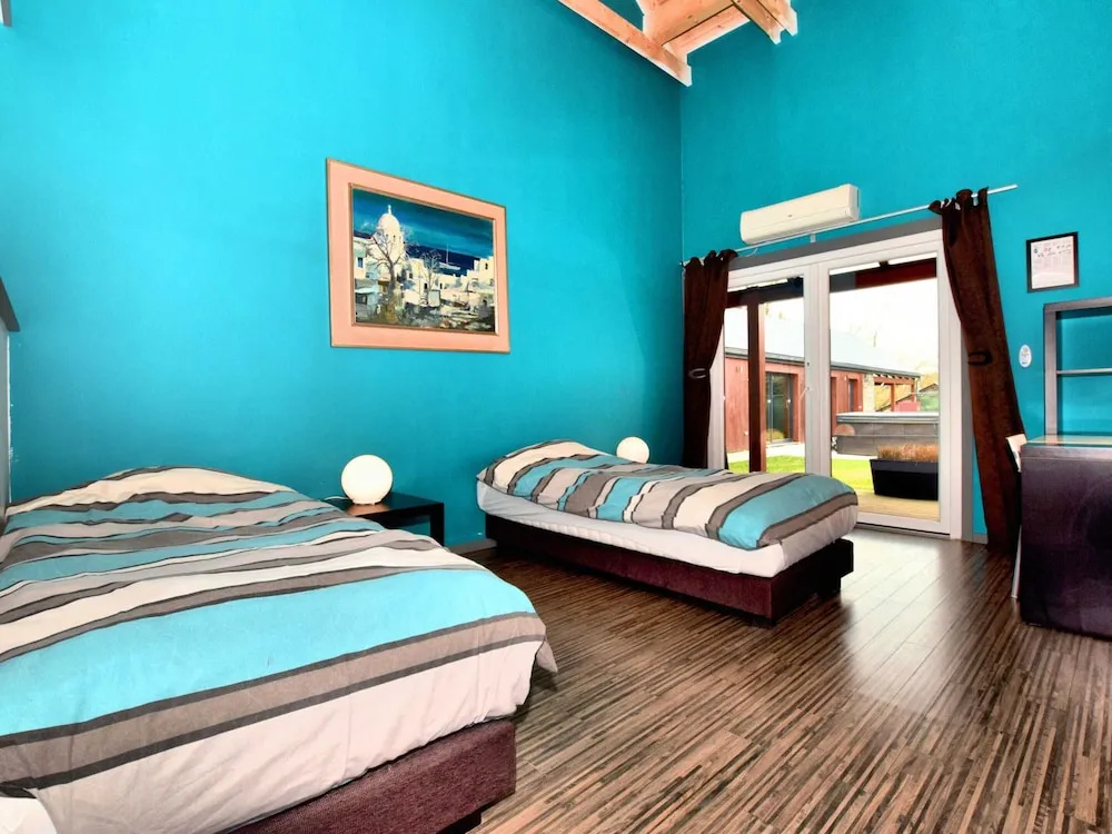 Beautiful Villa with Heated Outdoor Pool, Sauna, Hot Tub in Forest