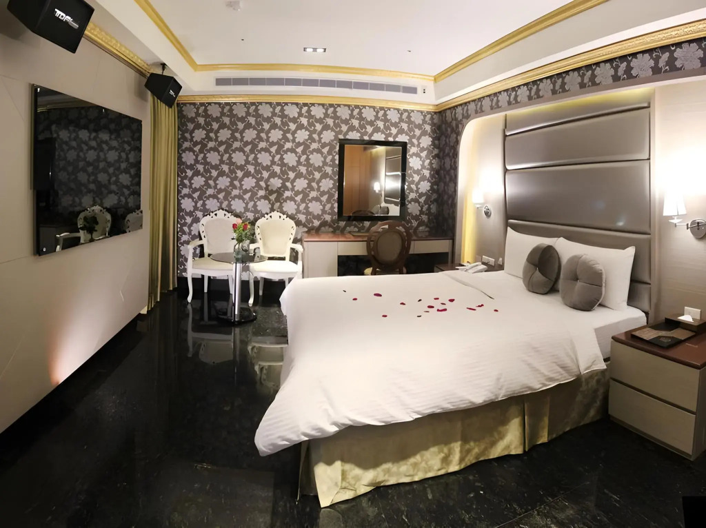 Gold Sand Hotel