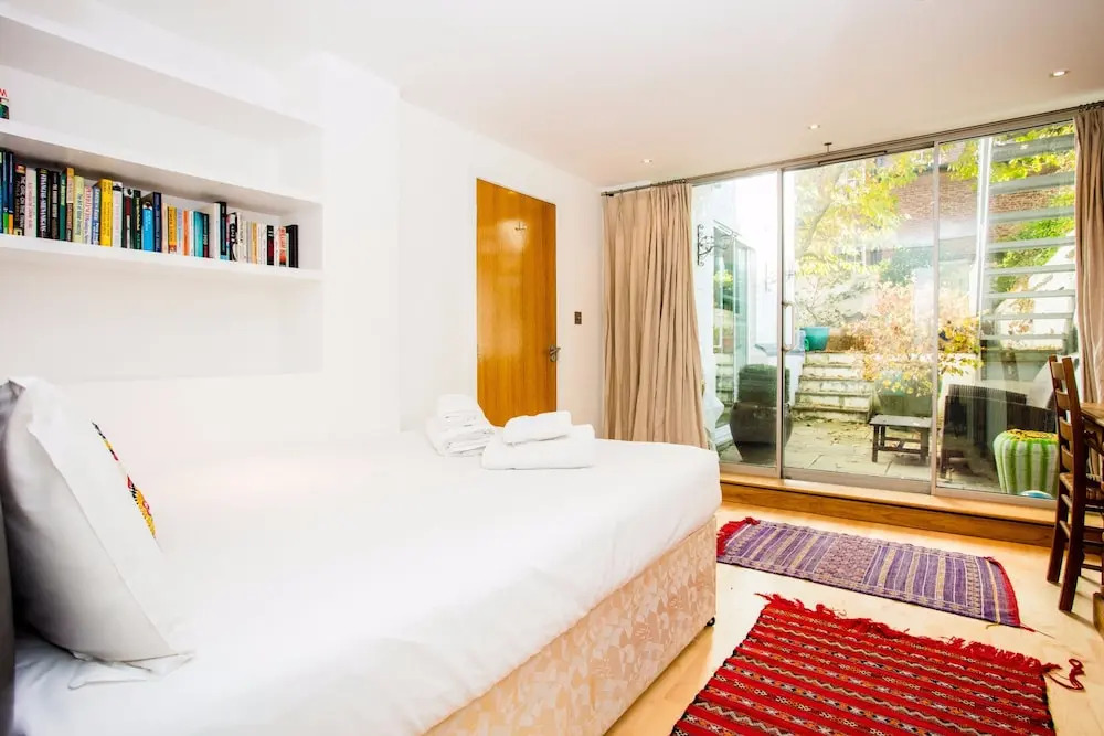 2 Bedroom Apartment with Patio - Sleeps 4