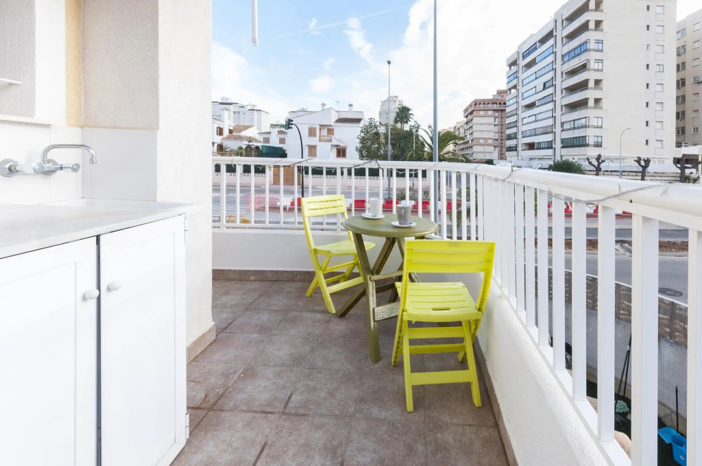 GOLDEN - Chalet with shared pool in Playa de Gandia. Free WiFi