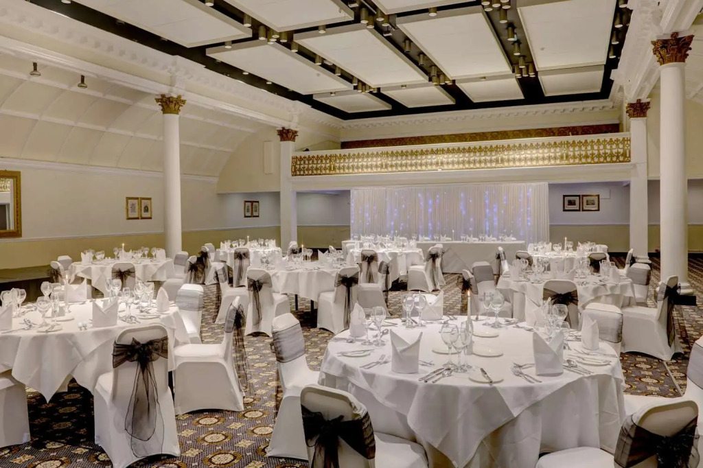 Crown & Mitre Hotel