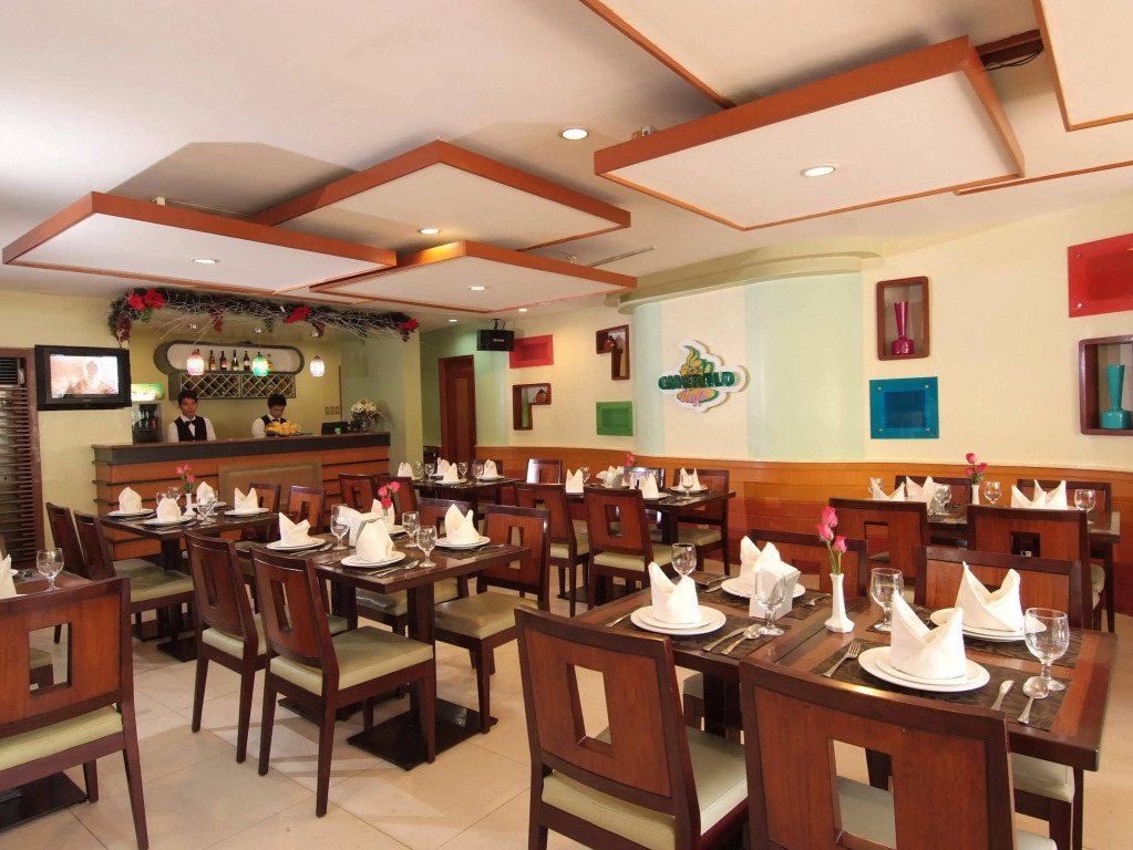 Golden Valley Hotel