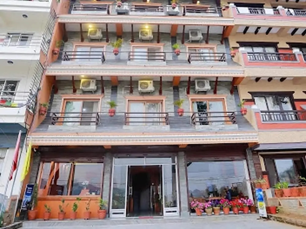 OYO 132 Hotel Fly Inn