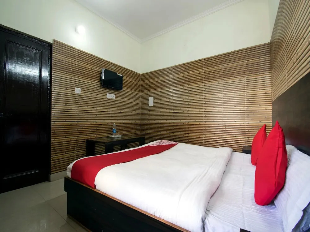 OYO 22932 Hotel Shiv Shanker