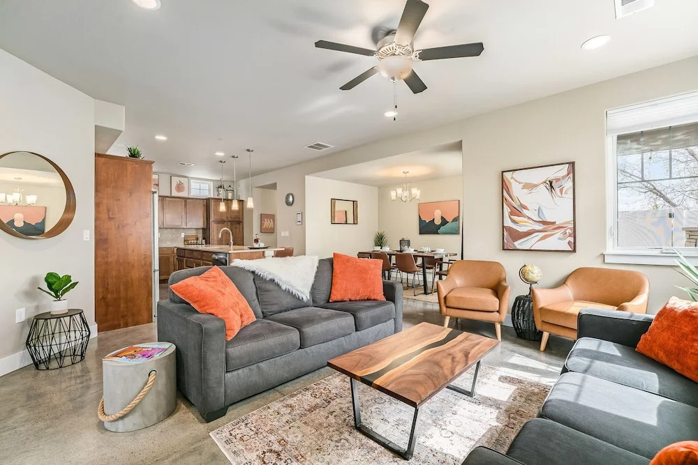 Spacious Home Near River – King Bd, Patio & Garage