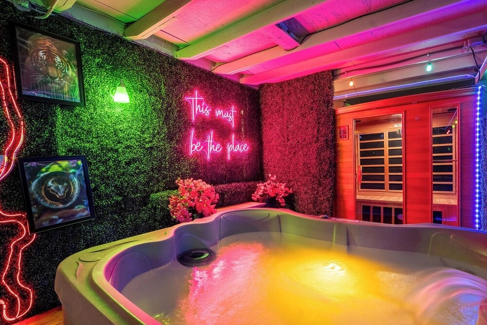 Poolside Nights & Neon Vibes! Scottsdale Escape