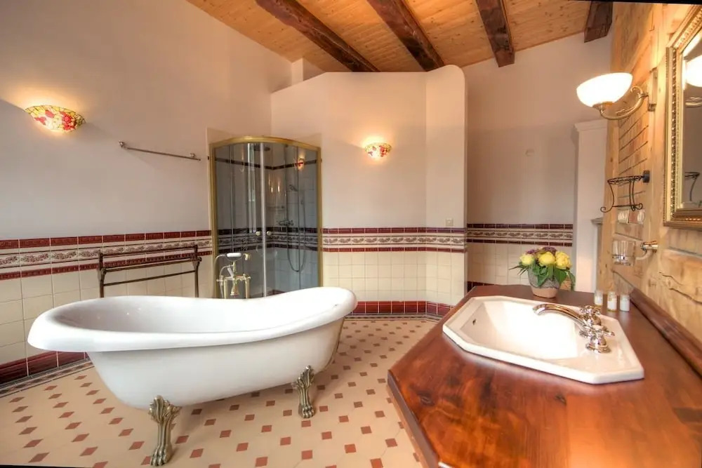 Hotel Garni Jagdschloss Waldsee mit Frühstücksbuffet & Schlossküche für Selbstversorger