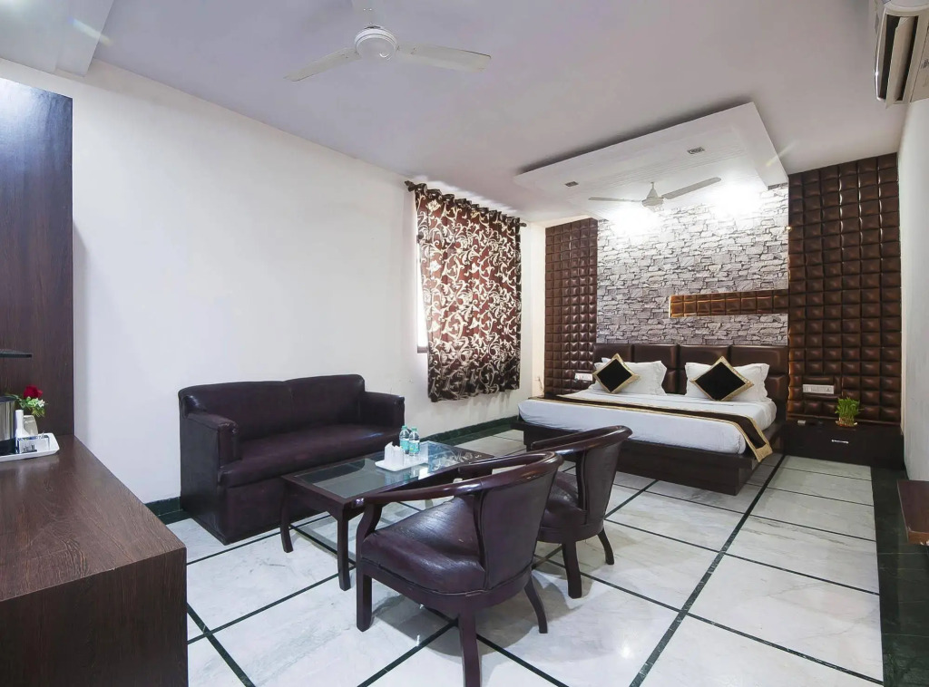Hotel Apra Inn