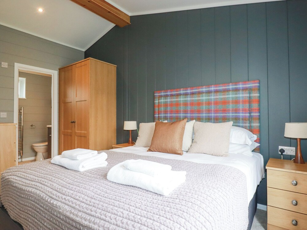 6 Meadow Retreat