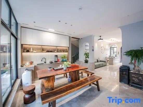 Hostels are also available in Meizhou Island