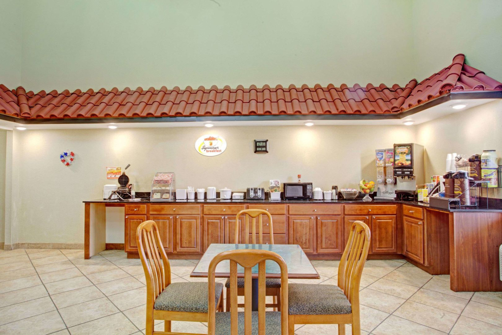 Super 8 by Wyndham Forrest City AR