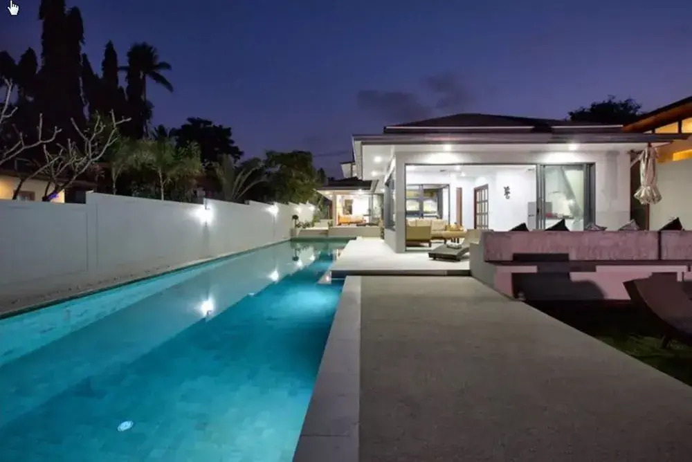 1 Bedroom Beautiful Beachfront Villa