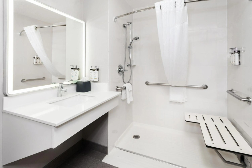 Holiday Inn Chicago Oakbrook by IHG