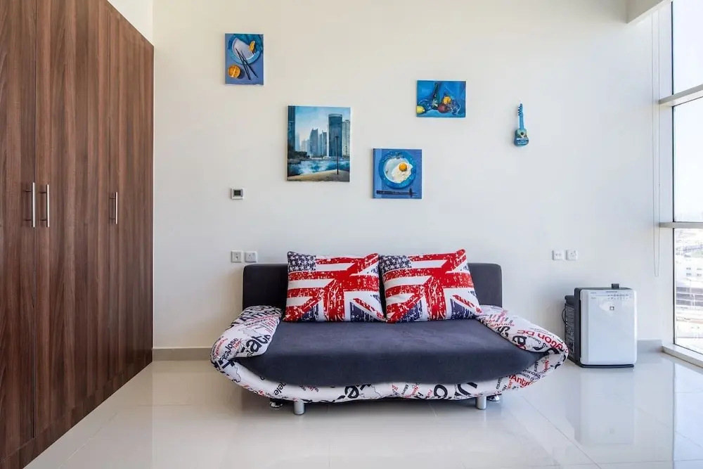 Premier 2BR Apartment in JVC Community - Sleeps 5!
