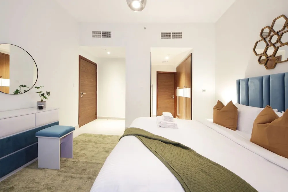 Luxury StayCation - Spacious Apartment Amidst Lush Green Parks