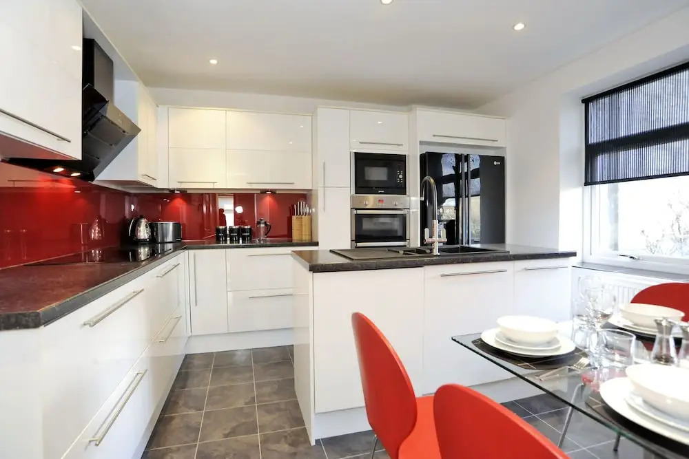 Home from Home Aberdeen-Spacious West End Apartment-Free Parking-Near ARI & City Centre
