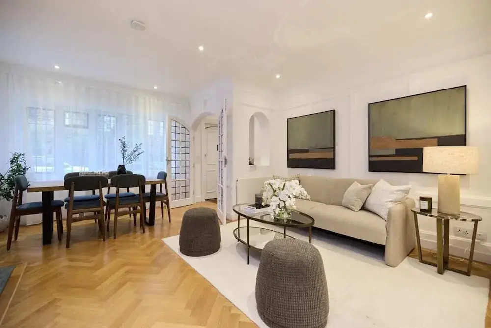 The Charm of Chelsea - Modern 4bdr With Shared Courtyard