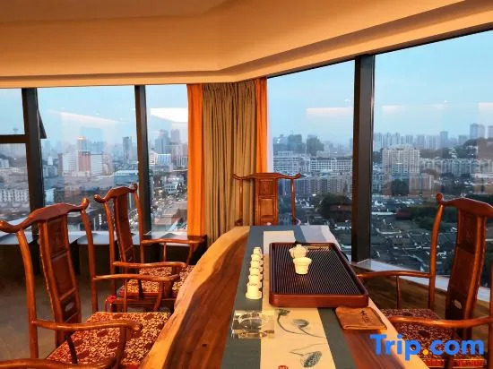 Dongbai Lanes Hotel