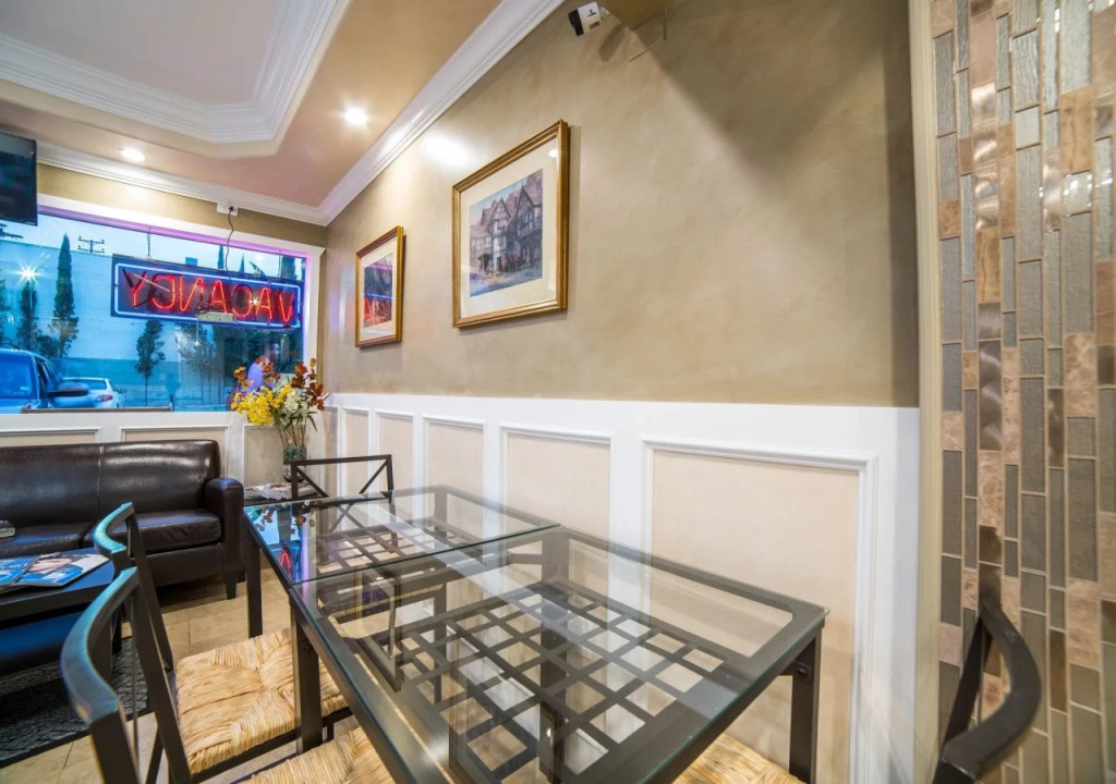 Nite Inn at Universal City - Walking Distance to Universal Studios Hollywood