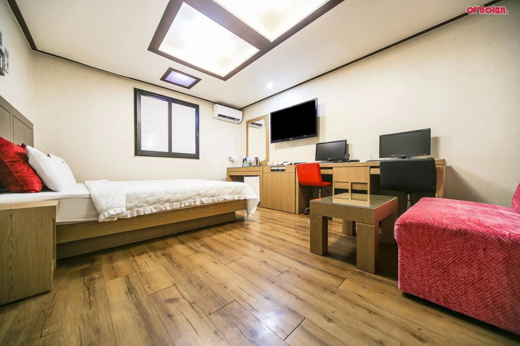 Goodstay World Hotel