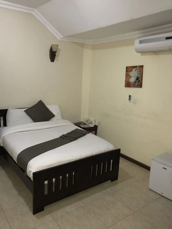 Crystal Rose Ambassador Hotel
