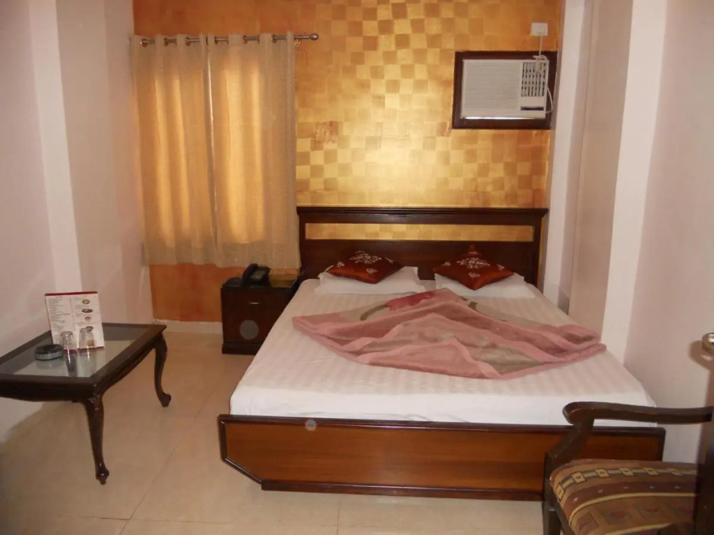 Amax Inn