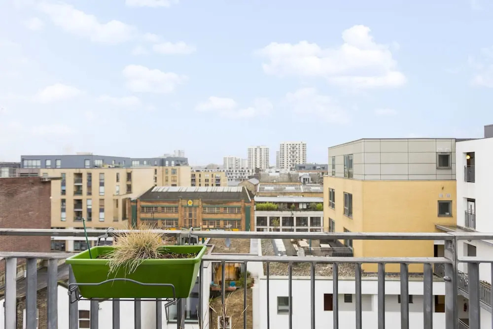 1 Bedroom East London Balcony Flat