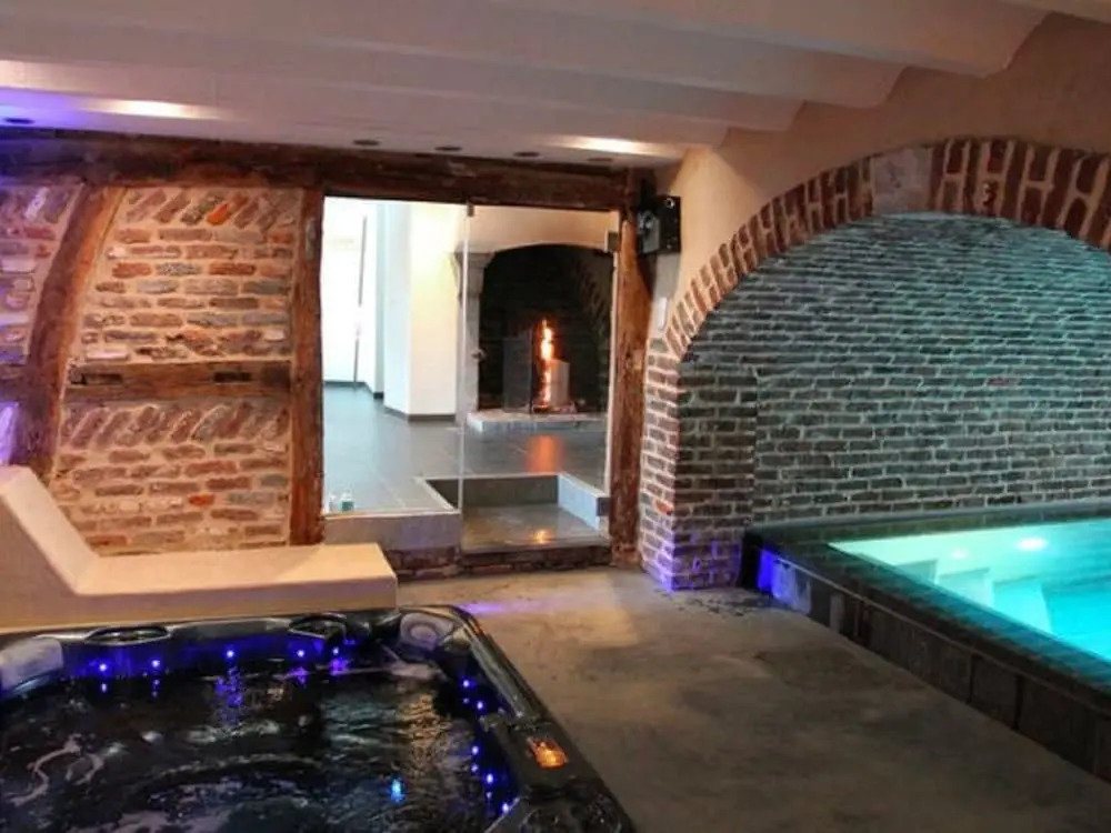 Attractive Holiday Home with Pool, Hot Tub, Fireplace near Spa