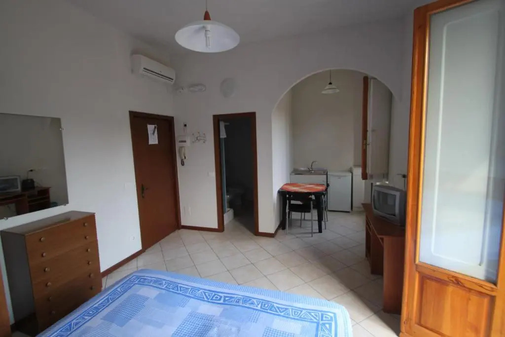 Scuole Bed and Car