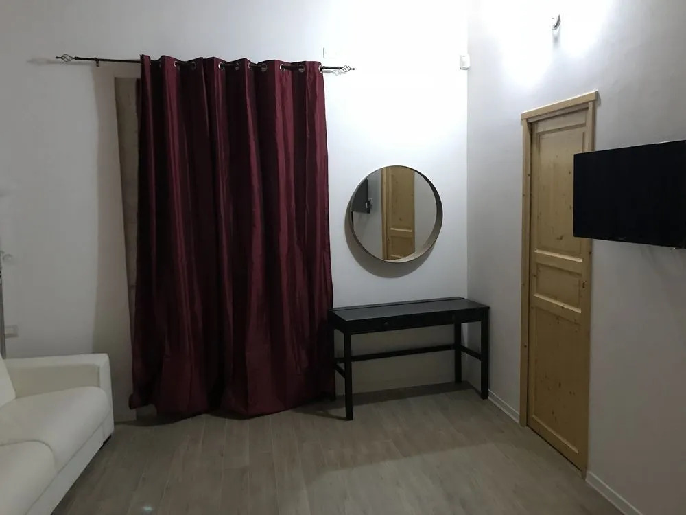 Decadracma rooms