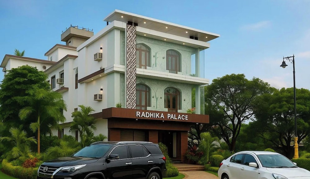 Hotel M-I-N-X Radhika Palace Ayodhya