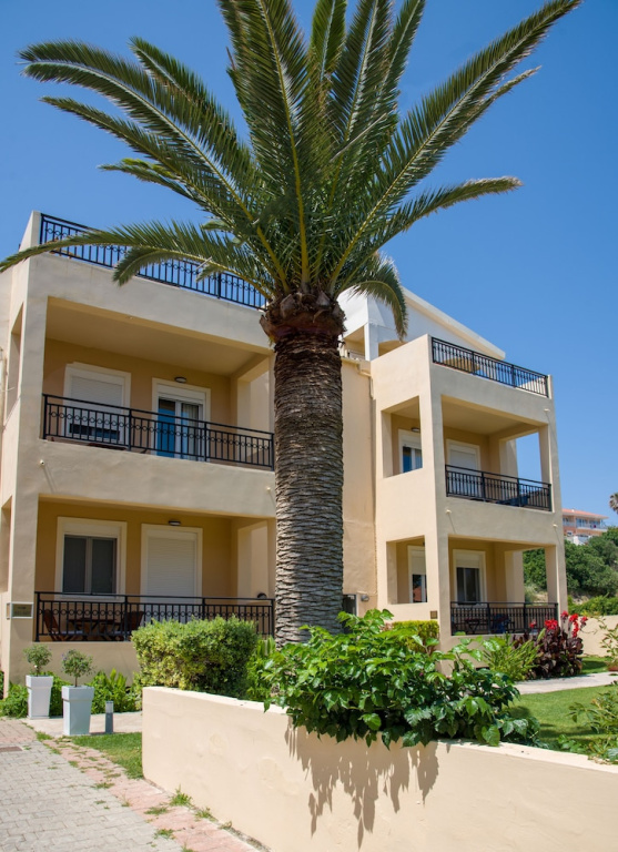 Gianthea Studios and Apt