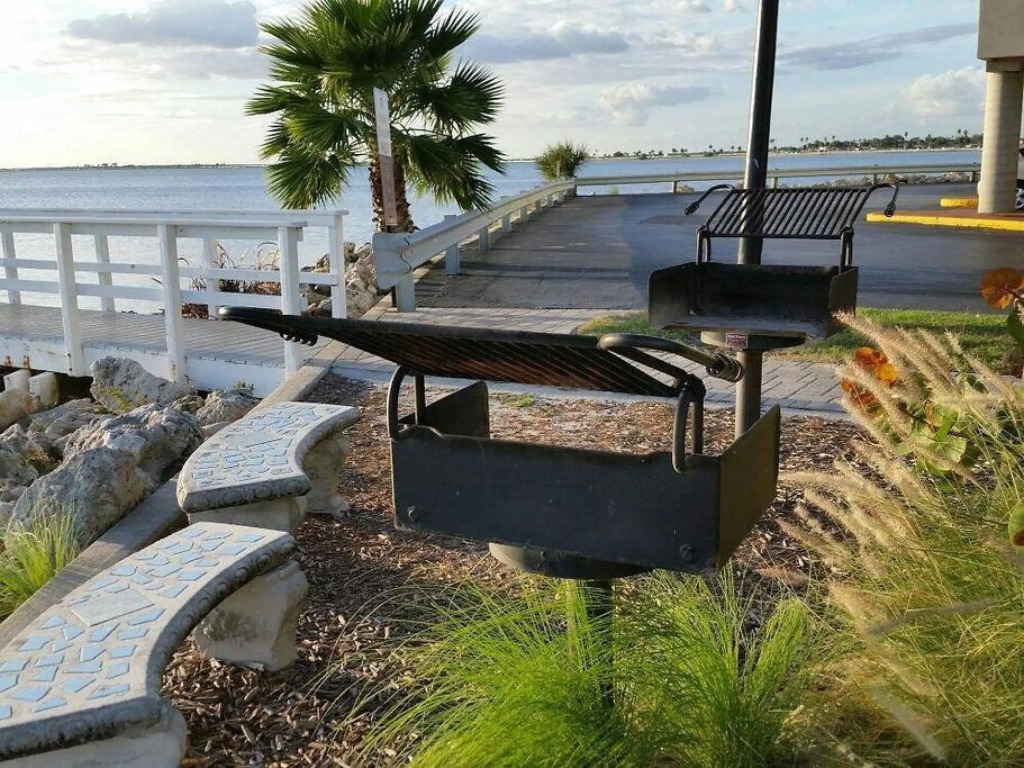 Sunset on the Bay Designer Condo with Private Balcony and Hotel Heated Pool