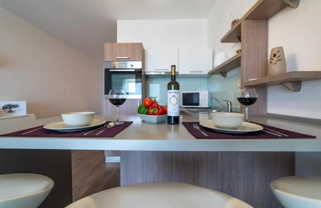 Apartmani D & J with Heated Pool & Stunning Sea View
