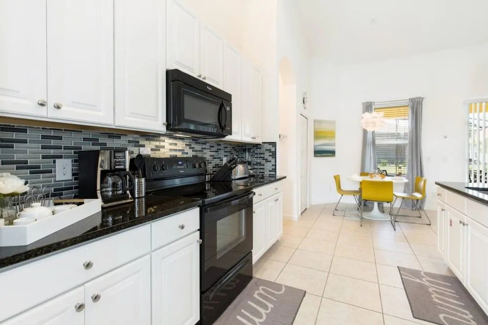 Solterra - 4148 Oaktree Drive