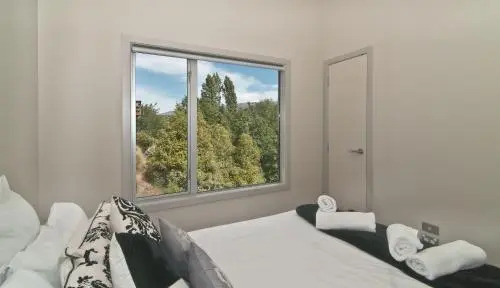 Lakeview Heights Luxury Apartment 2