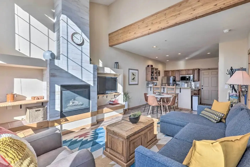 Frisco Condo w/ Balcony: 7 Mi to Copper Mountain!