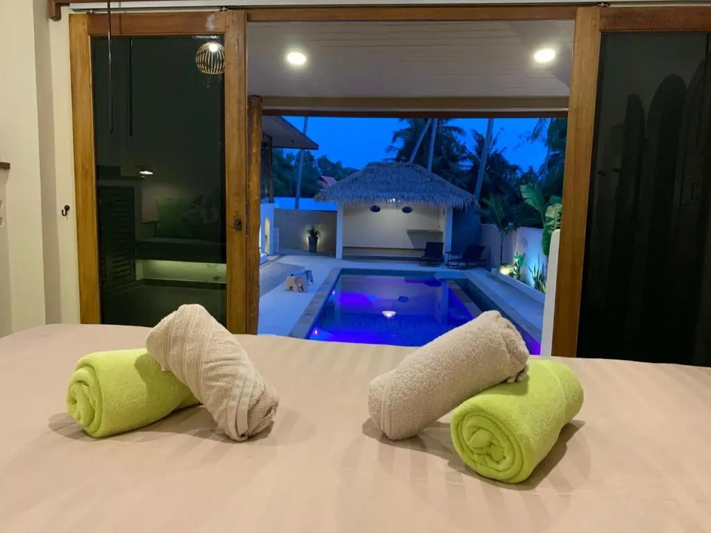 Baan Bai Mai, 2 villas, 8 bedrooms for 16 guests