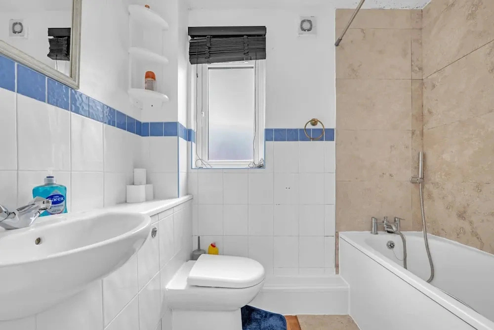 Cozy 1-bed Flat in Croydon Sleeps 4