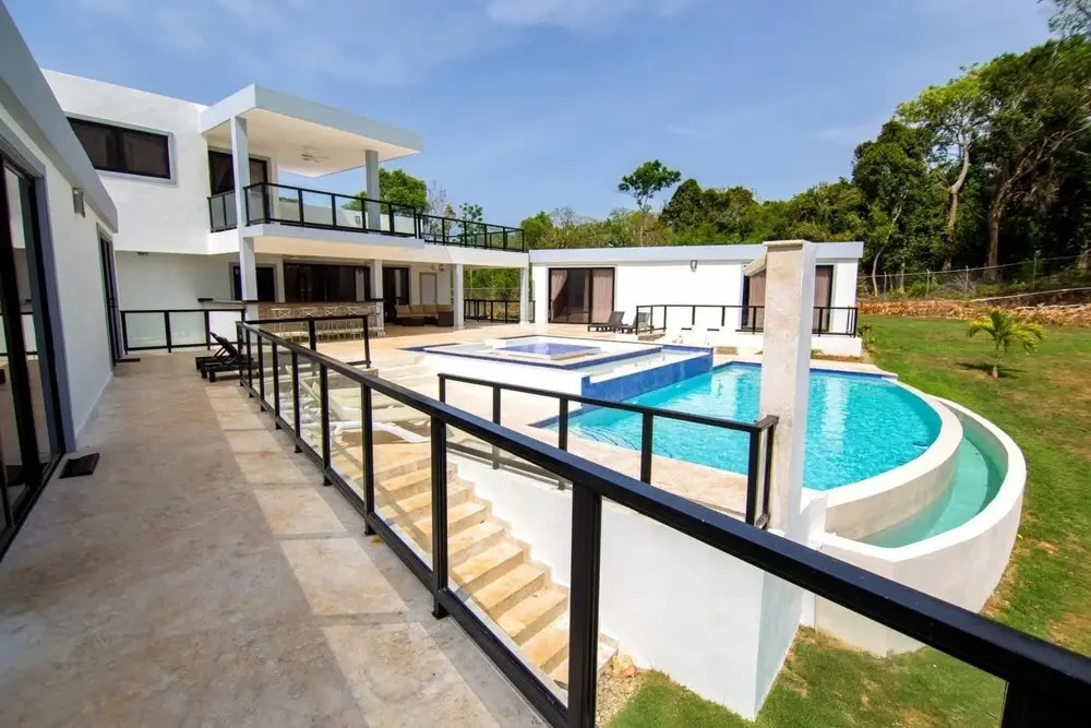 Bachelor s Heaven - Private and Spacious