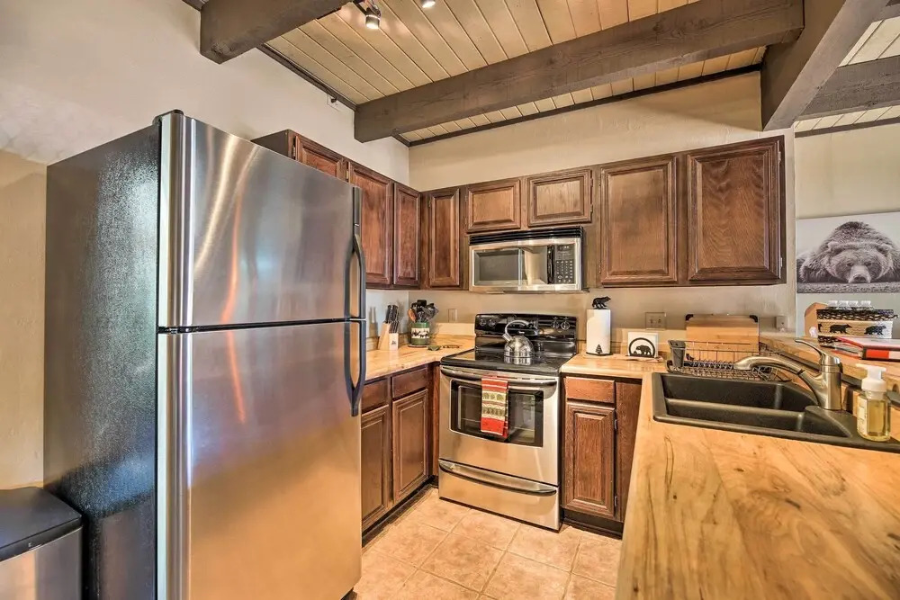 Patio & Fireplace: Country Club Pinetop Condo!